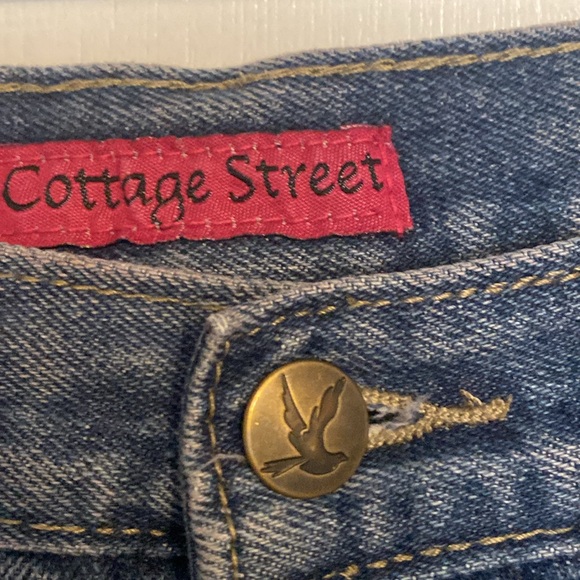 Cottage Street Women’s Jeans - Picture 3 of 7